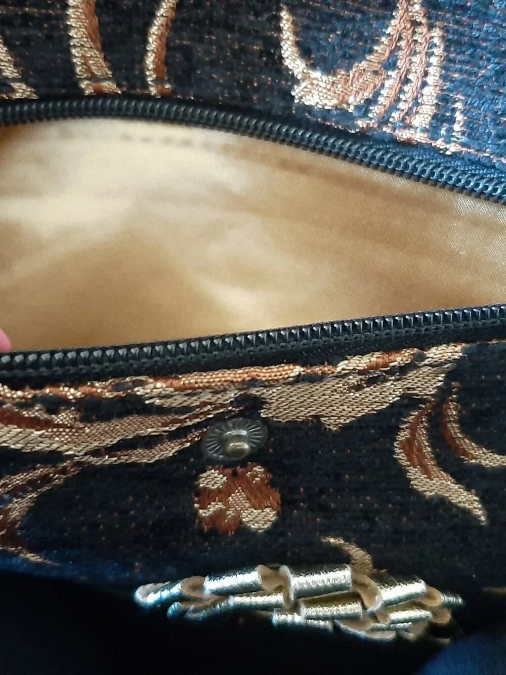 RAMPAGE BROCADE SHOULDER BAG - Picture 6 of 8